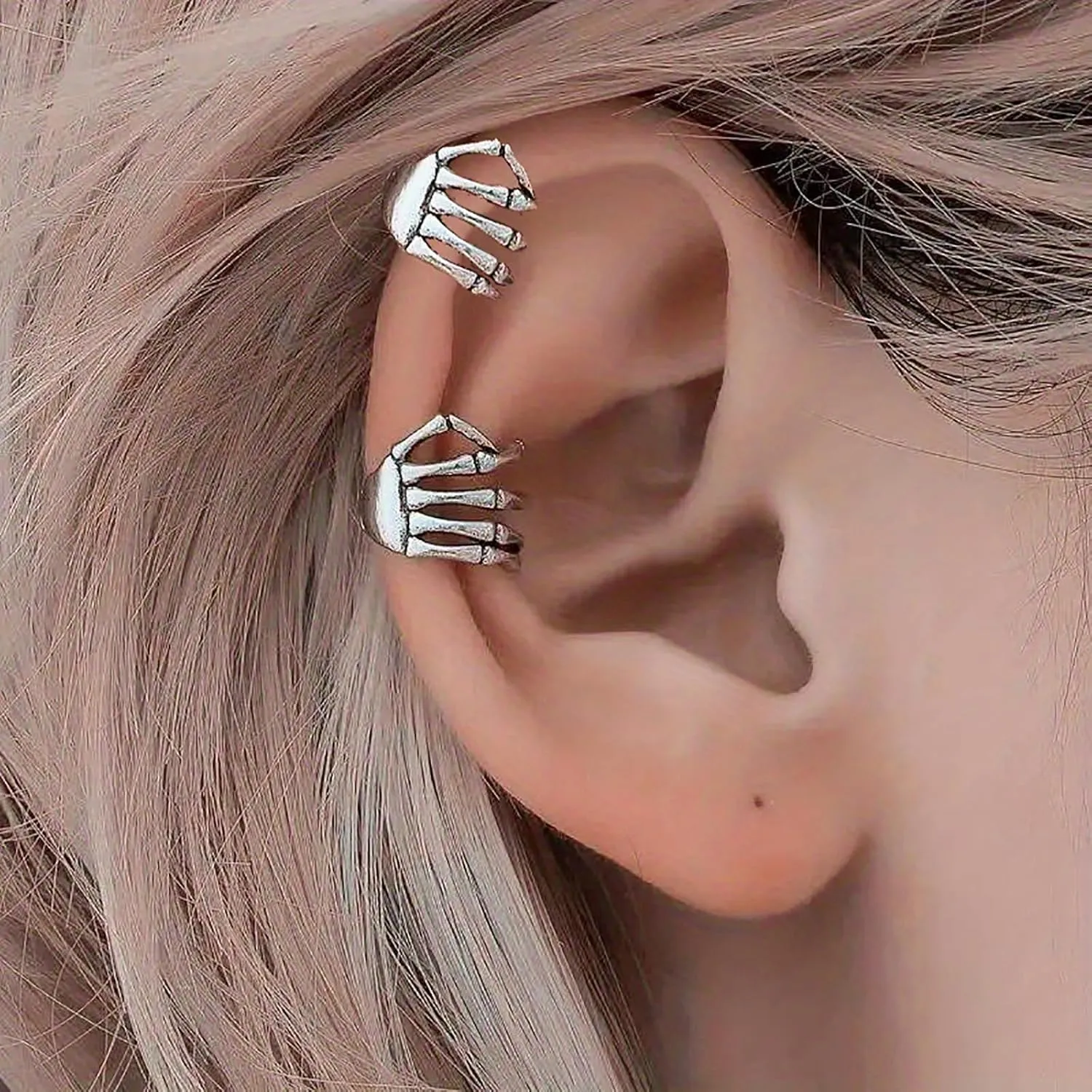 2PCS Halloween Skeleton Hand Ear Cuffs Gothic Finger Hand Cuff Earrings for Women Skull Ear Cuffs Clip Earrings Halloween Costume Jewelry
