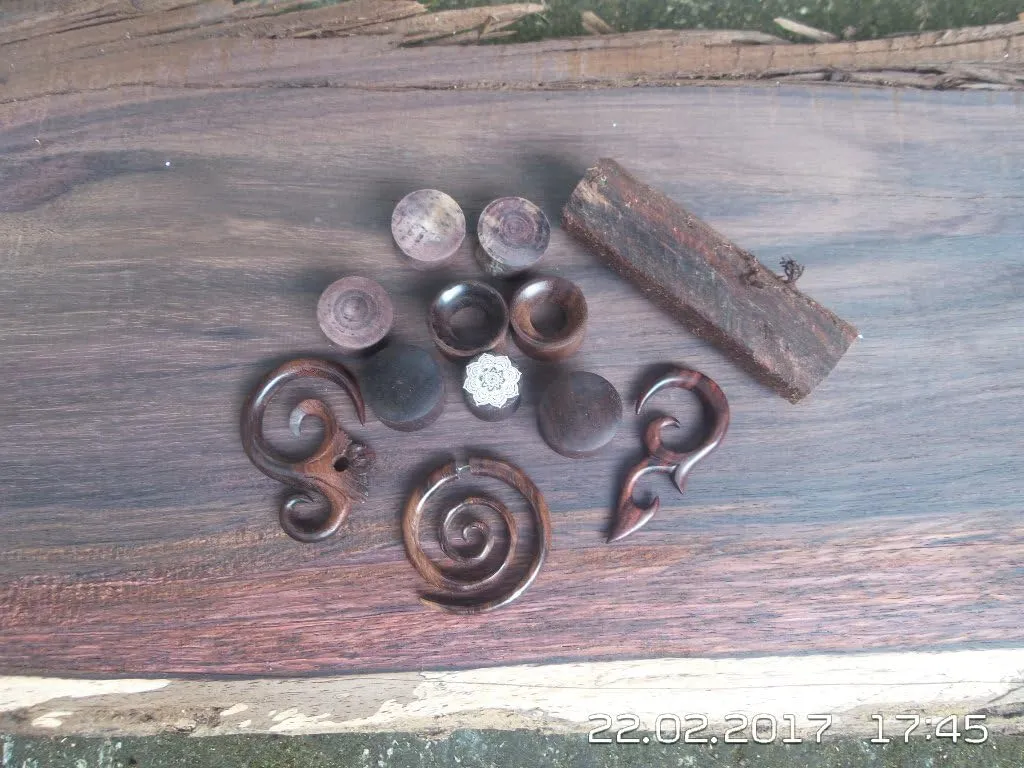 CHICNET Plug wood tamarind crocodile wood light dark flower of life serrated edge engraving flesh tunnel piercing double flared handmade unisex men women
