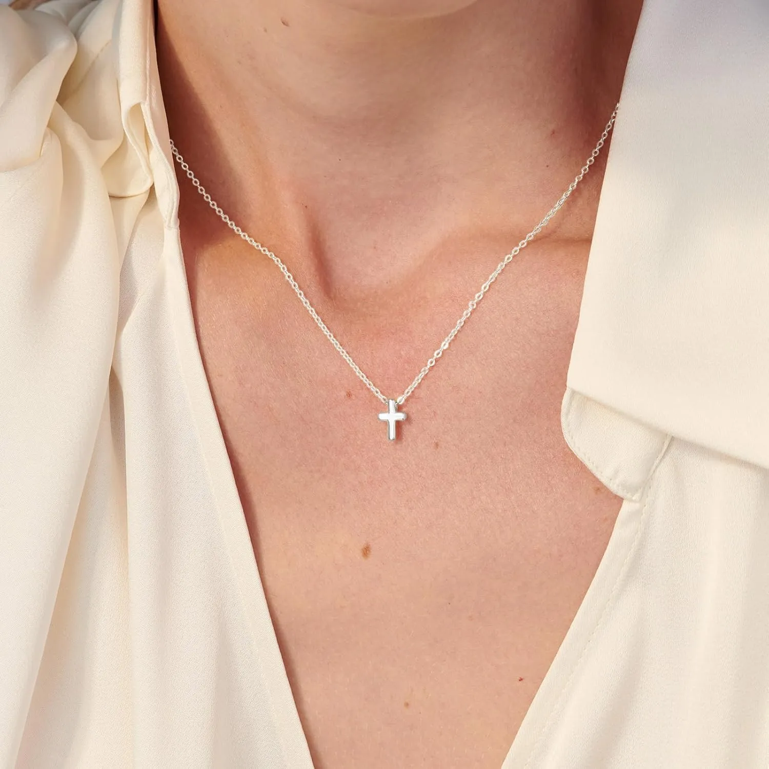 Cross Necklace for Women, Gold/Silver Cross Necklace 14K Gold/White Gold Plated Dainty Necklace Simple Jewelry for Women