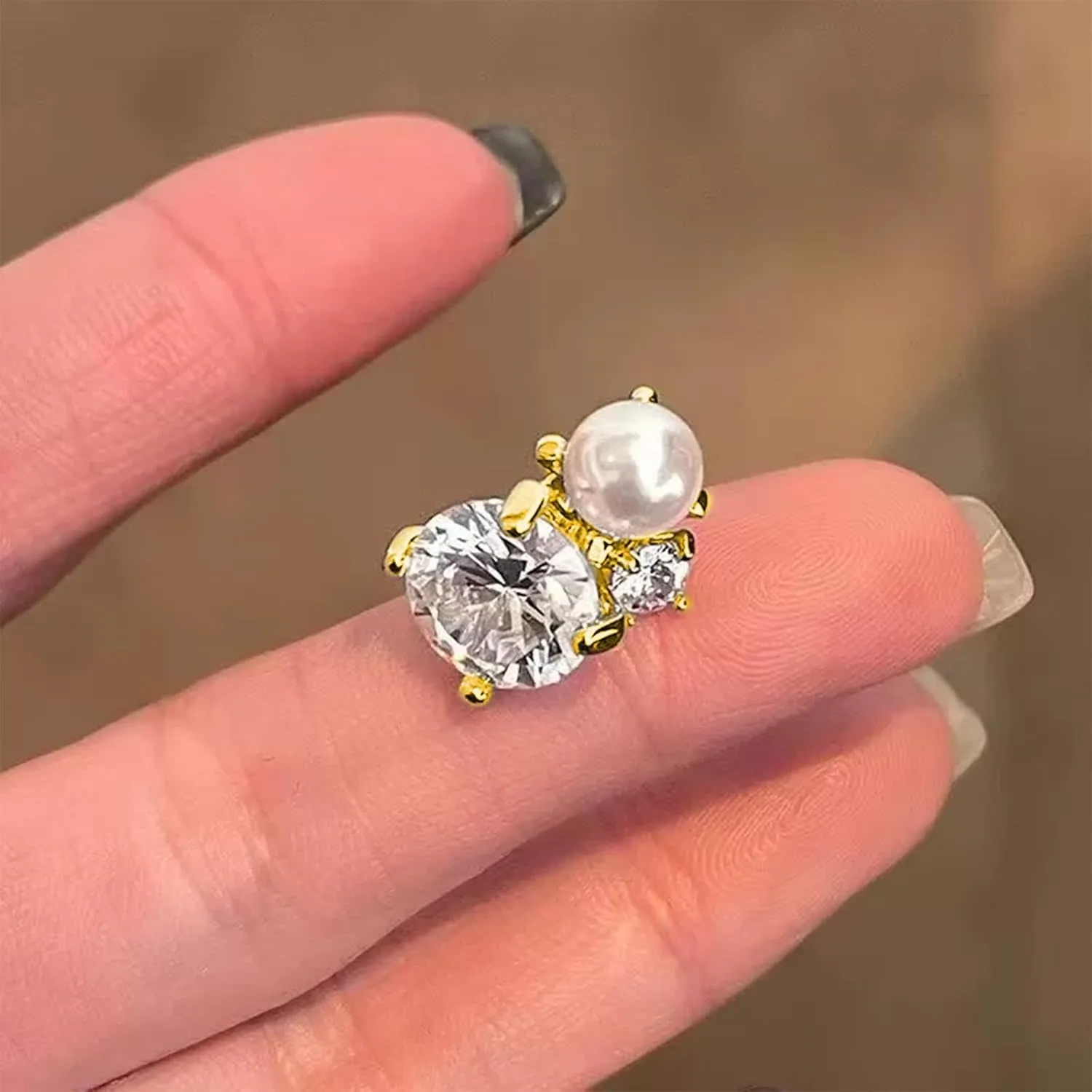 Ear Cuffs Non Piercing Non-Pierced Ear Cuffs with Pearl Rhinestone Cartilage Gold-Tone Clip-On Earrings for Women Trendy Adjustable Jewelry Gift 2025 Fashion
