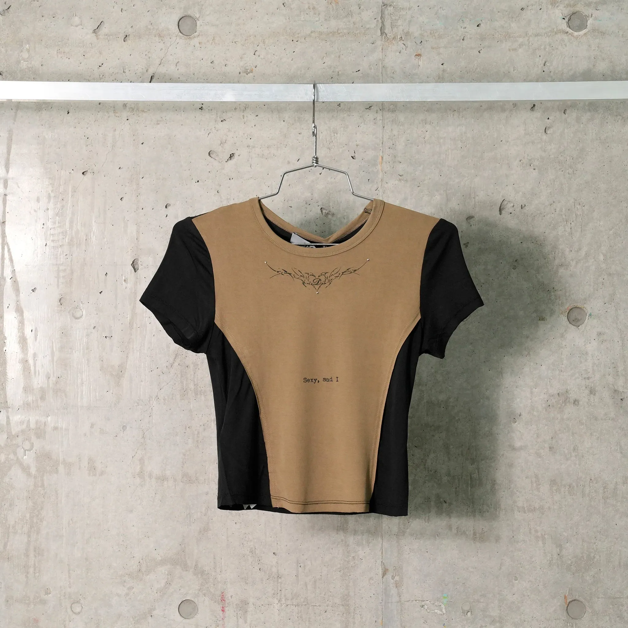 PRINTED SHORT SLEEVES T-SHIRT / OLIVE/BLACK