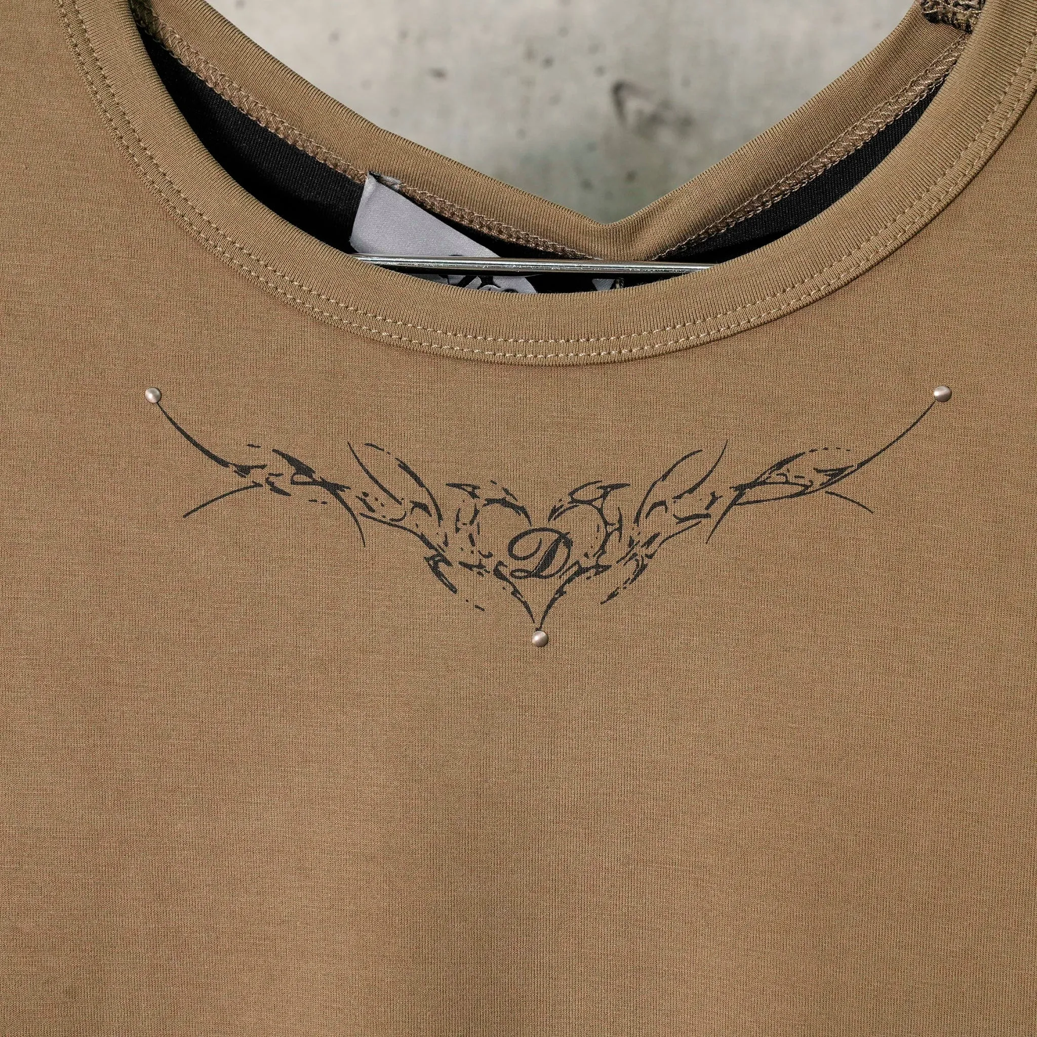 PRINTED SHORT SLEEVES T-SHIRT / OLIVE/BLACK